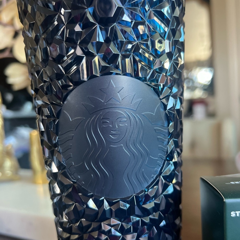 STARBUCKS Holiday Deep Navy Blue Cut Gemstone 24 oz Cold Cup & Keychain SET NEW - Picture 3 of 8